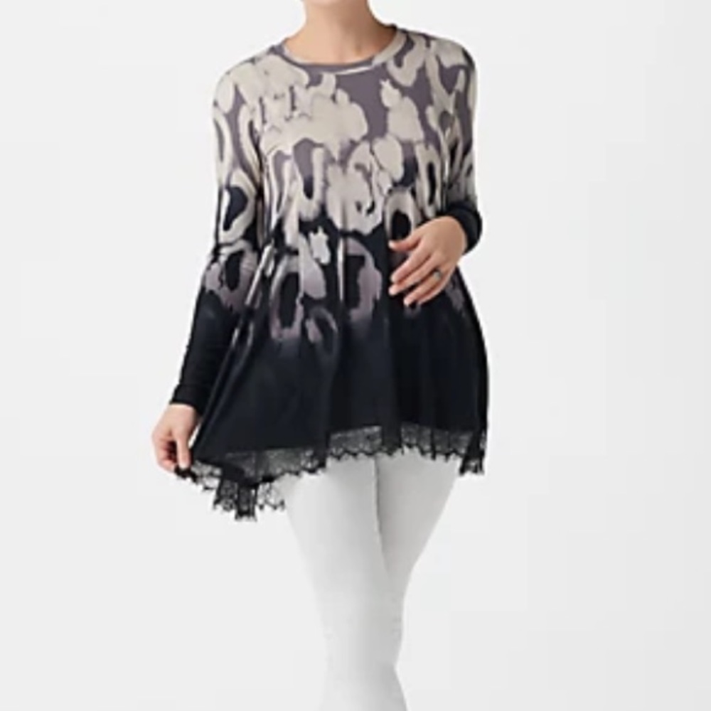 LOGO by Lori Goldstein Rayon 230 Printed Swing Top w/ Lace Hem
